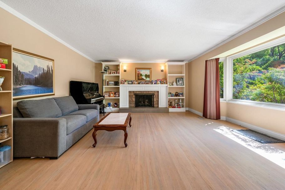 1545 W 49th Avenue Vancouver, BC - 2