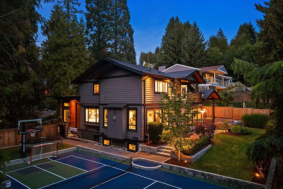 433 E Queens Road North Vancouver, BC - 34