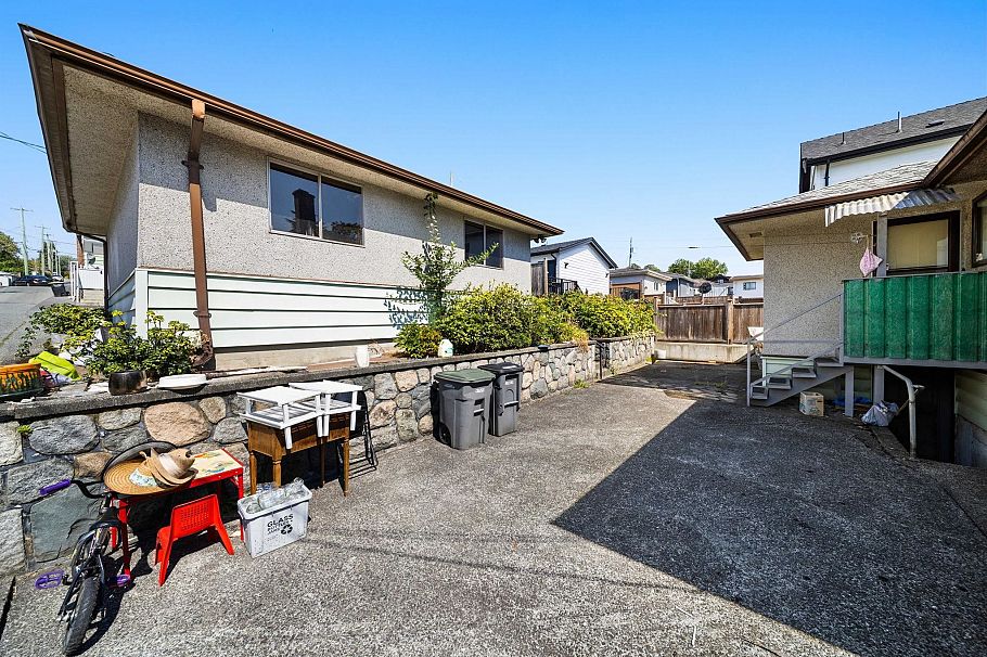 715 E 63rd Avenue Vancouver, BC - 13