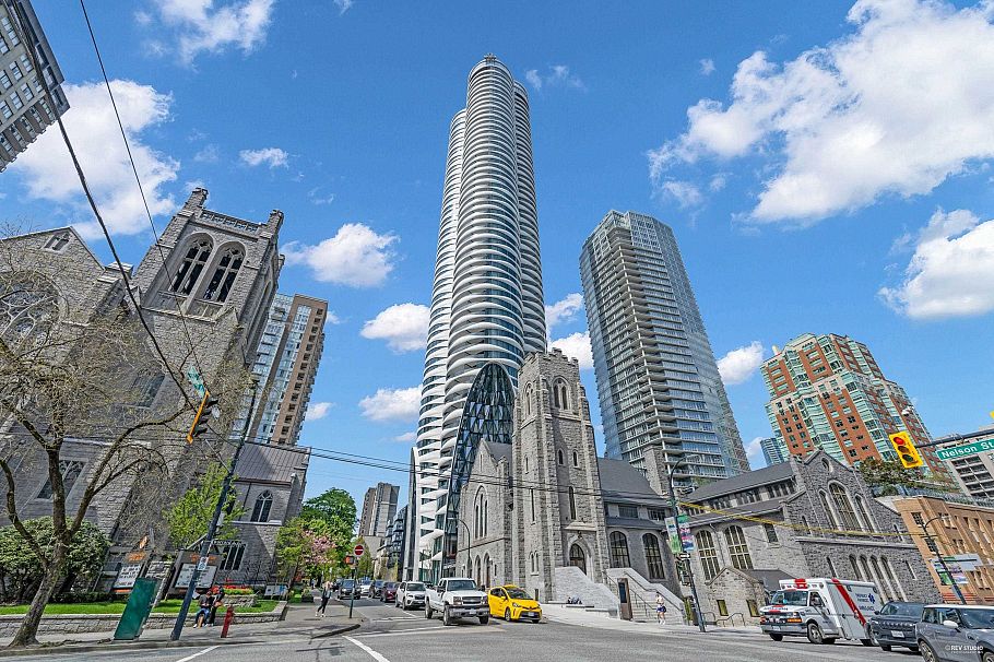 1033 Nelson Street Vancouver, BC - 1