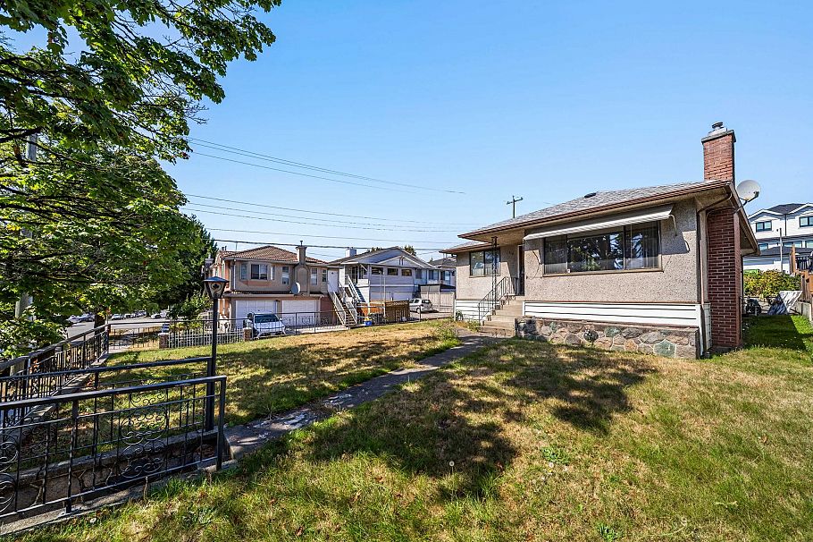 715 E 63rd Avenue Vancouver, BC - 10