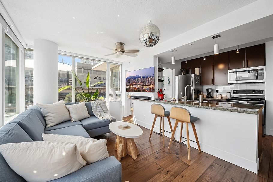 502 688 Abbott Street Vancouver, BC - 2