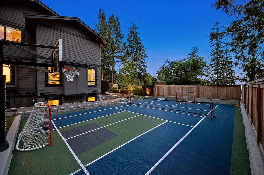 433 E Queens Road North Vancouver, BC - 33