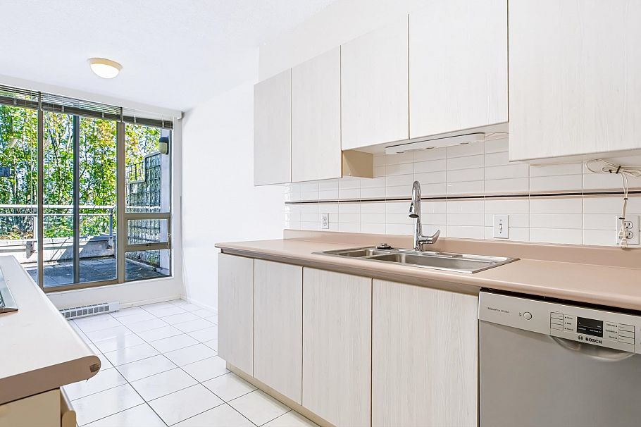 PH1 2438 Heather Street Vancouver, BC - 9