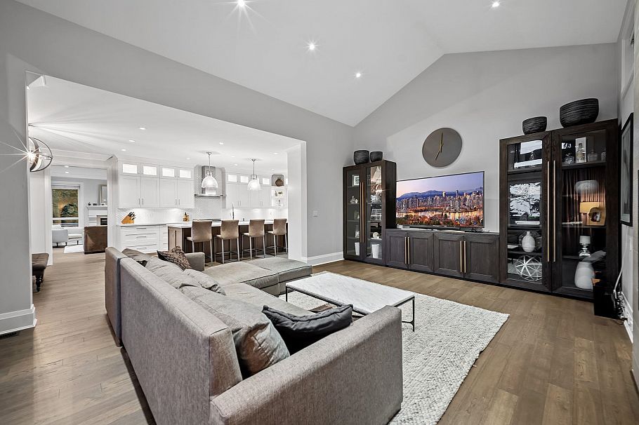 433 E Queens Road North Vancouver, BC - 15