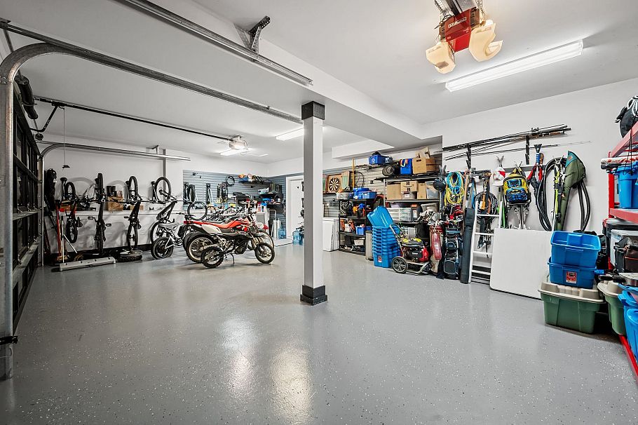 433 E Queens Road North Vancouver, BC - 37