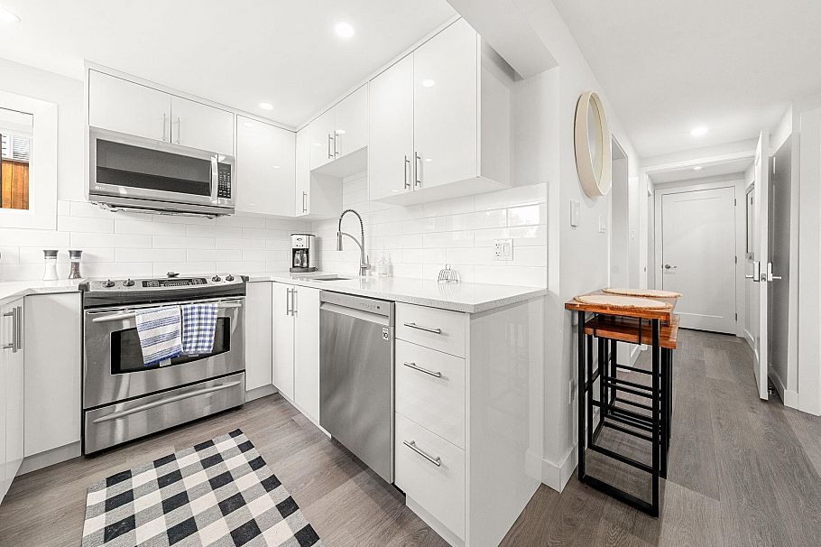 1120 Wellington Drive North Vancouver, BC - 17
