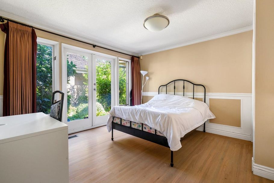 1545 W 49th Avenue Vancouver, BC - 9