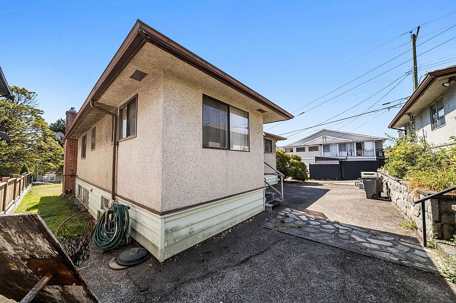 715 E 63rd Avenue Vancouver, BC - 16