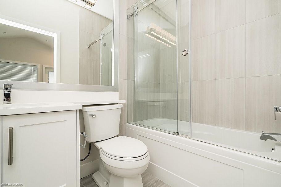 2368 E 34th Avenue Vancouver, BC - 9