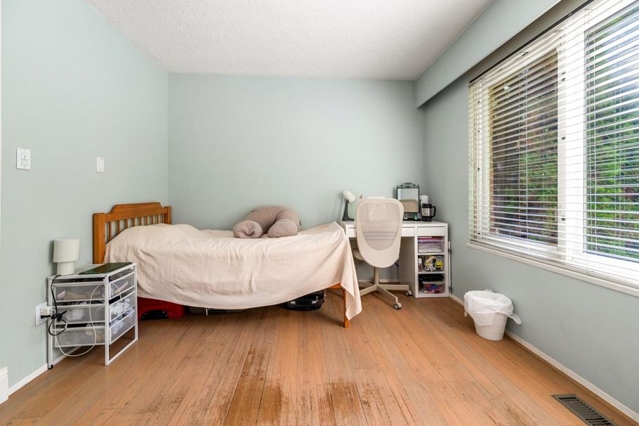 1545 W 49th Avenue Vancouver, BC - 15