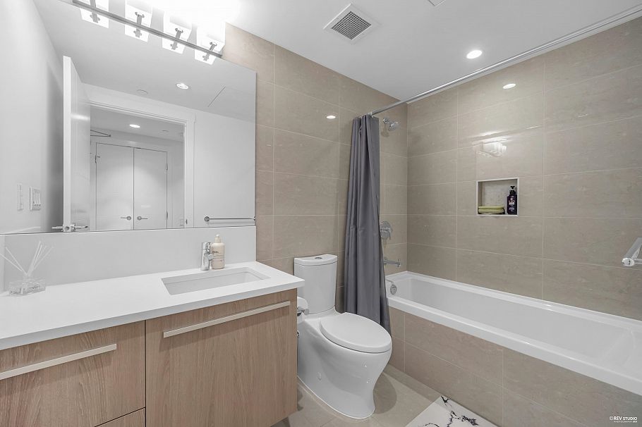 405 2785 Library Lane North Vancouver, BC - 14