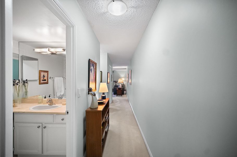 202 1066 W 13th Avenue Vancouver, BC - 13