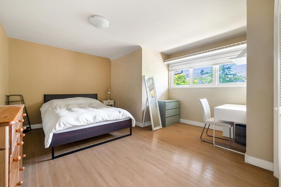 1545 W 49th Avenue Vancouver, BC - 10