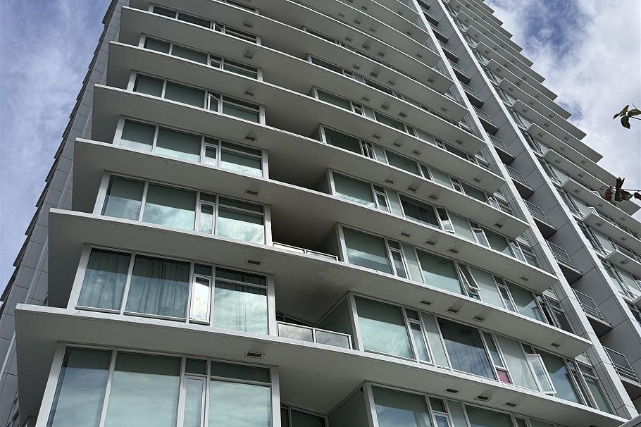 810 161 W Georgia Street Vancouver, BC - 4