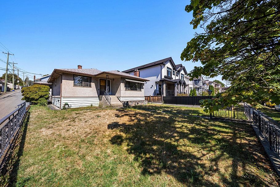 715 E 63rd Avenue Vancouver, BC - 8