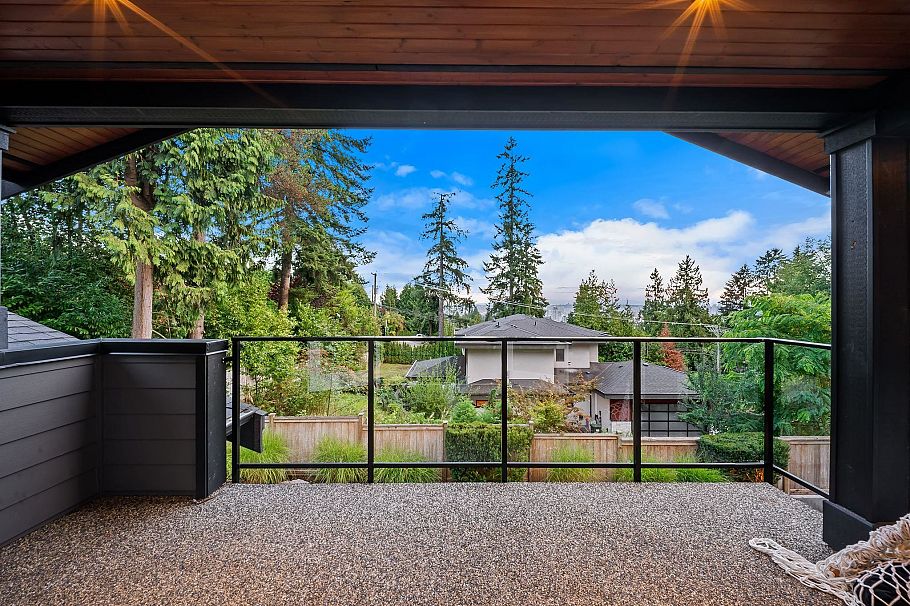 433 E Queens Road North Vancouver, BC - 26