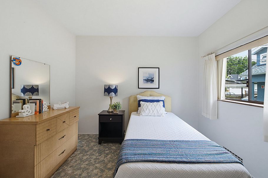 2546 Napier Street Vancouver, BC - 13