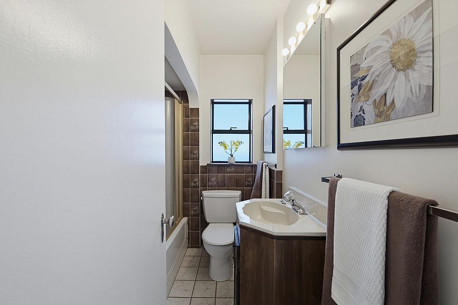 2546 Napier Street Vancouver, BC - 14