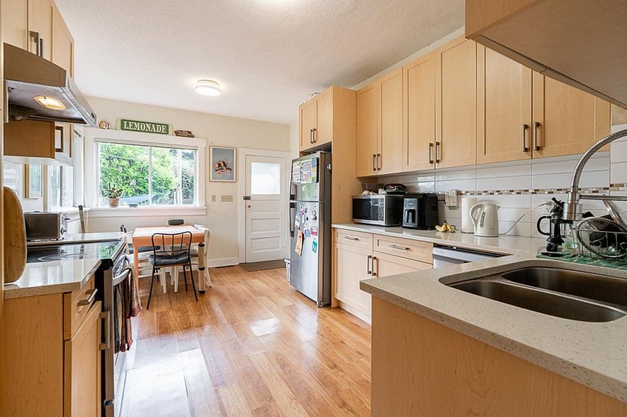 4534 W 5th Avenue Vancouver, BC - 10