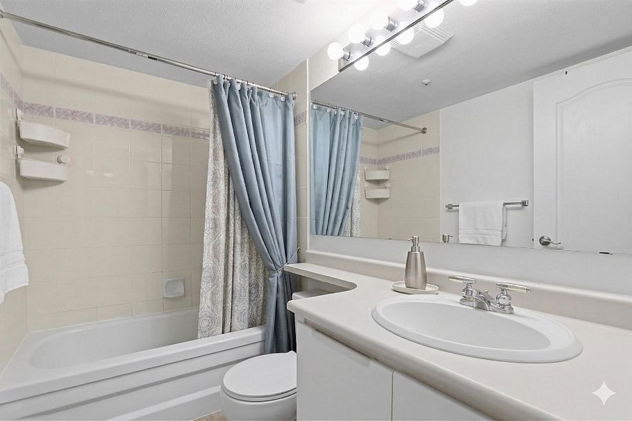 103 3480 Yardley Avenue Vancouver, BC - 5