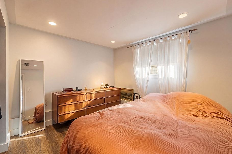 1544 E 13th Avenue Vancouver, BC - 25