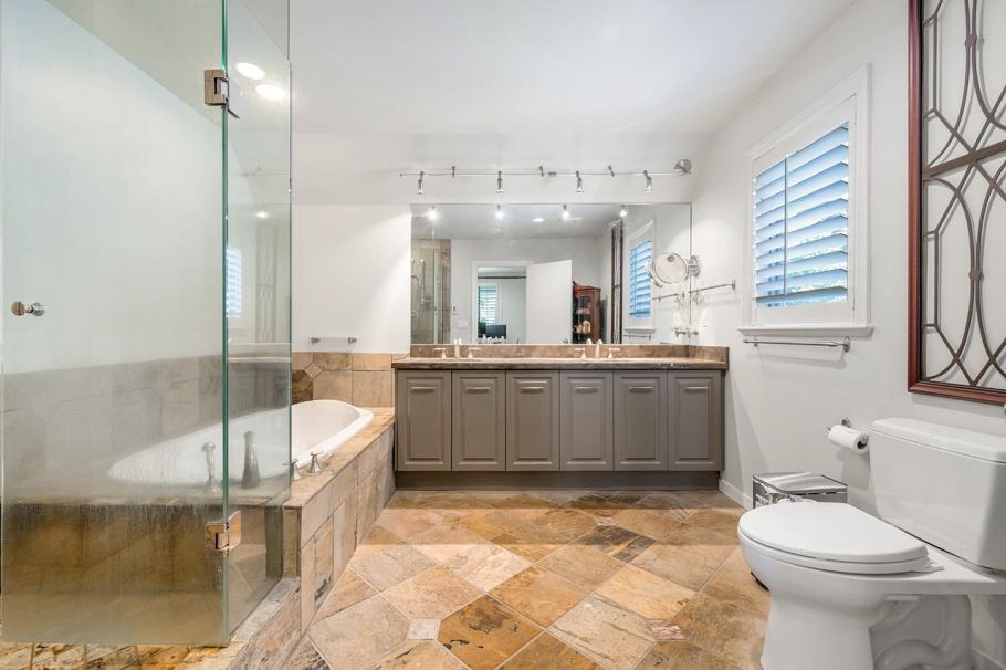 1545 W 49th Avenue Vancouver, BC - 11