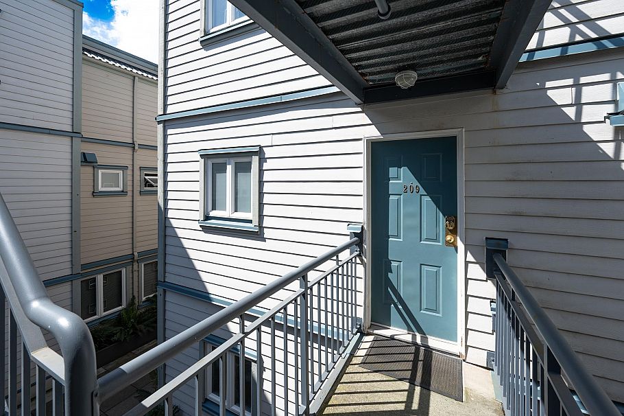 209 643 W 7th Avenue Vancouver, BC - 30