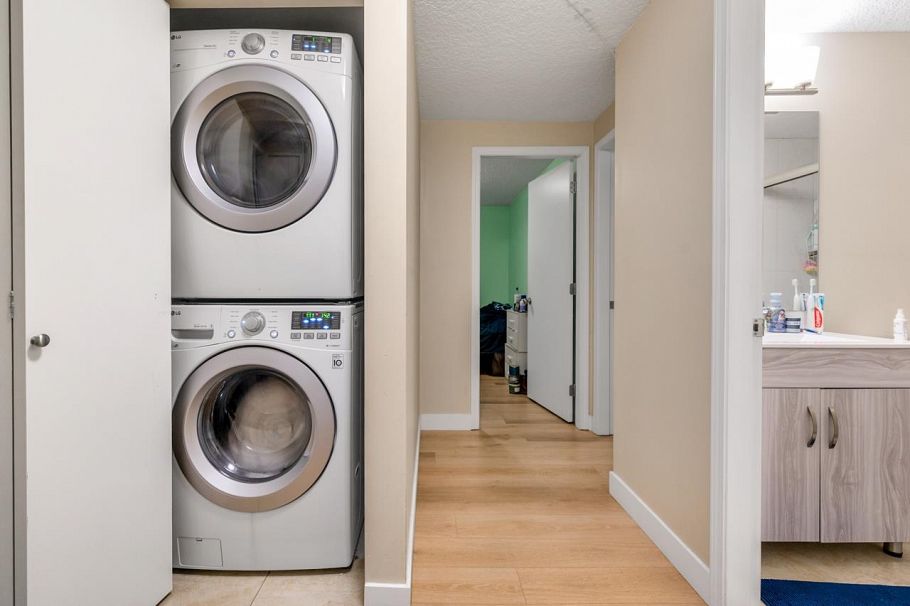 1545 W 49th Avenue Vancouver, BC - 18