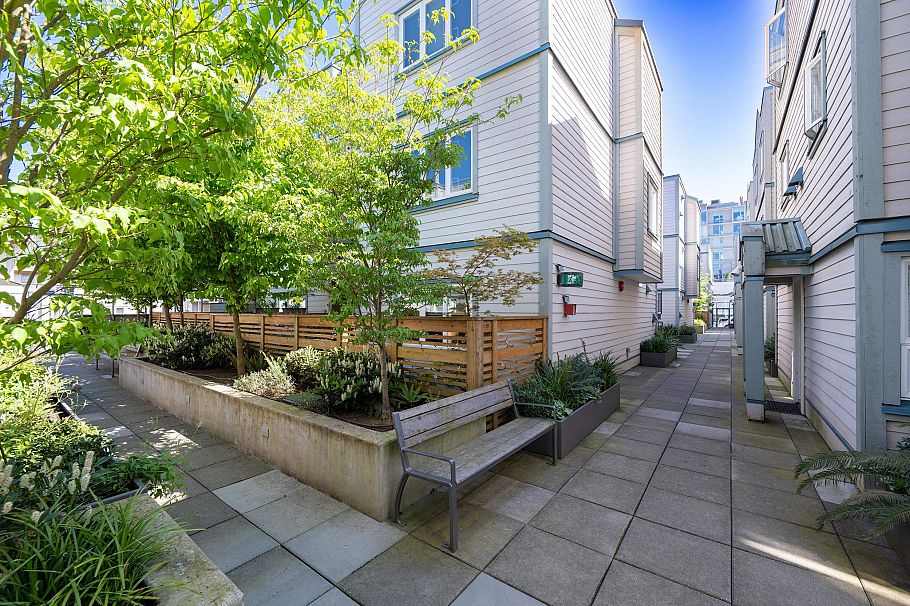 209 643 W 7th Avenue Vancouver, BC - 35