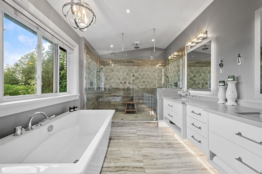 433 E Queens Road North Vancouver, BC - 24