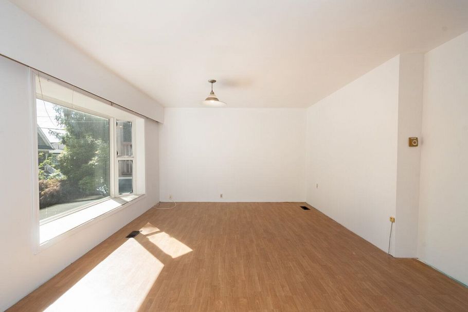 1777 E 4th Avenue Vancouver, BC - 3