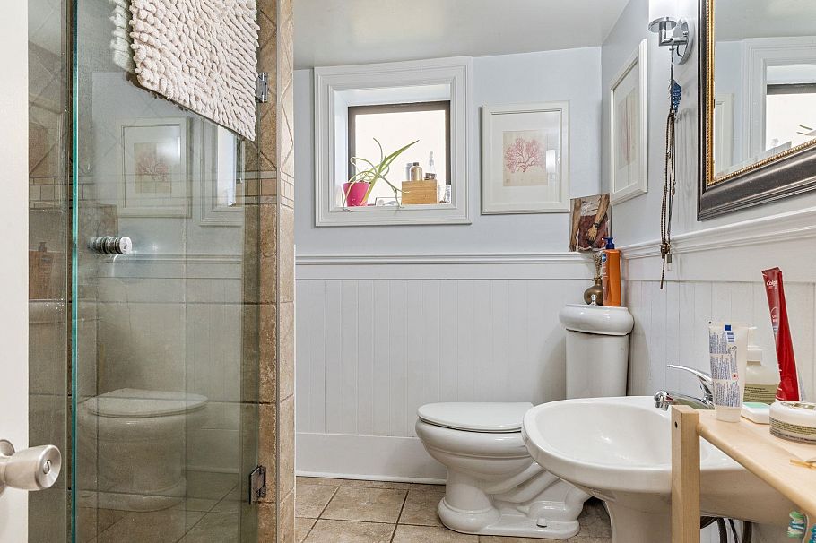 1544 E 13th Avenue Vancouver, BC - 27