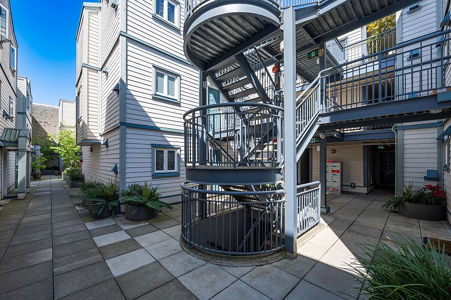 209 643 W 7th Avenue Vancouver, BC - 32