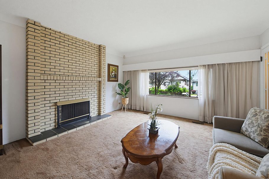 2546 Napier Street Vancouver, BC - 2