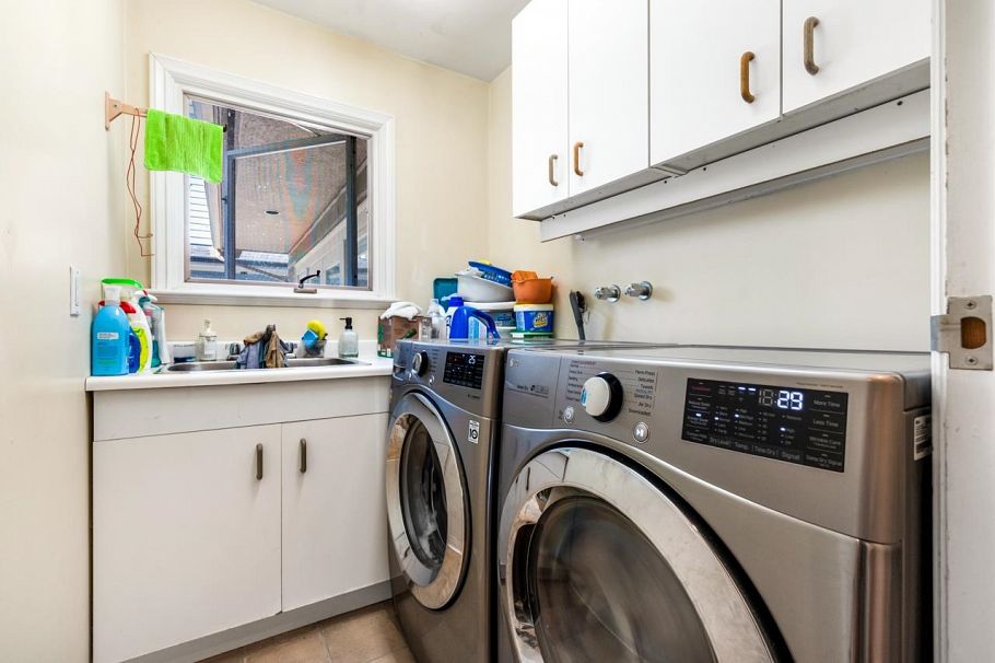 1545 W 49th Avenue Vancouver, BC - 27