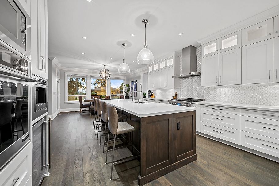 433 E Queens Road North Vancouver, BC - 9