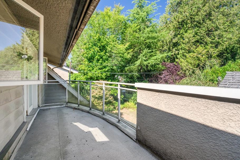 1545 W 49th Avenue Vancouver, BC - 28