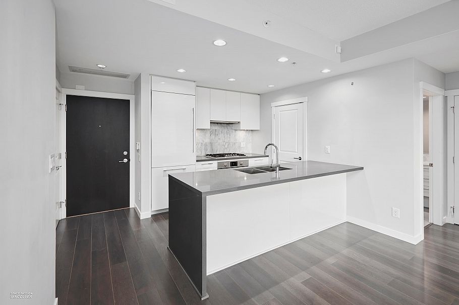 203 5638 Birney Avenue Vancouver, BC - 2