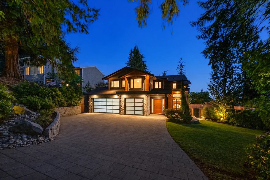 433 E Queens Road North Vancouver, BC - 39