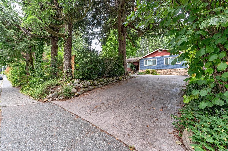 1130 Handsworth Road North Vancouver, BC - 2