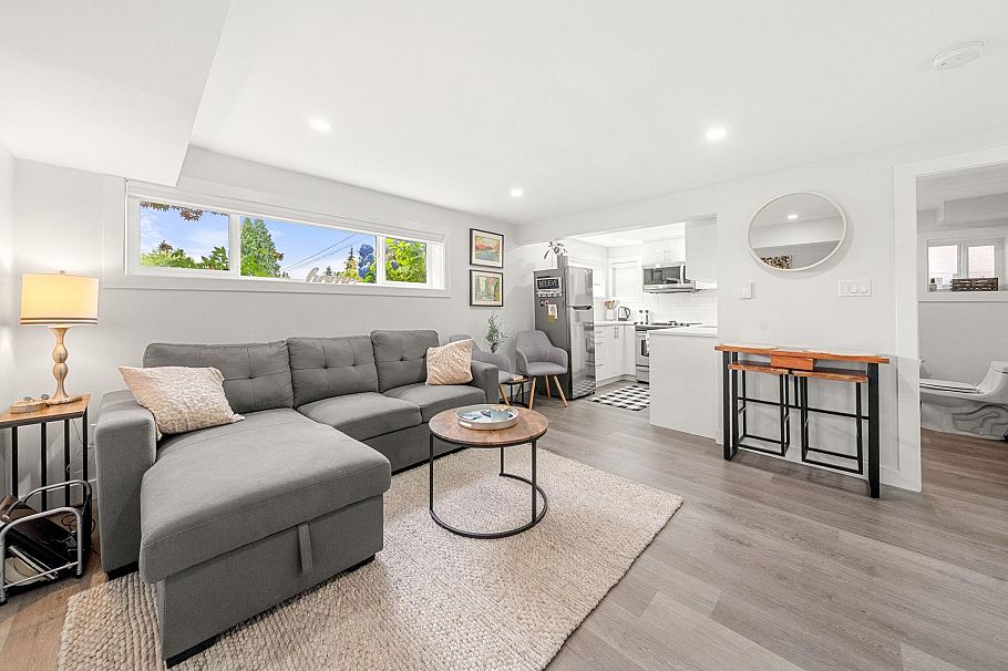 1120 Wellington Drive North Vancouver, BC - 15
