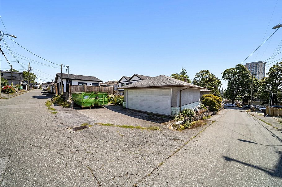 715 E 63rd Avenue Vancouver, BC - 17