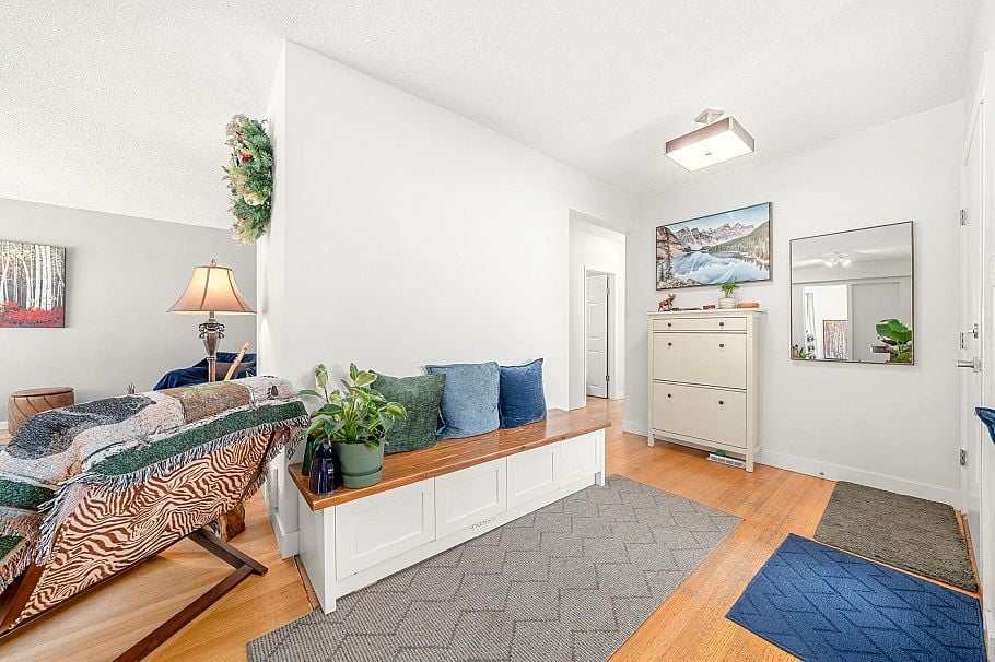 1120 Wellington Drive North Vancouver, BC - 2