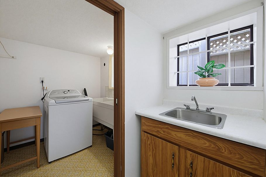 2546 Napier Street Vancouver, BC - 25