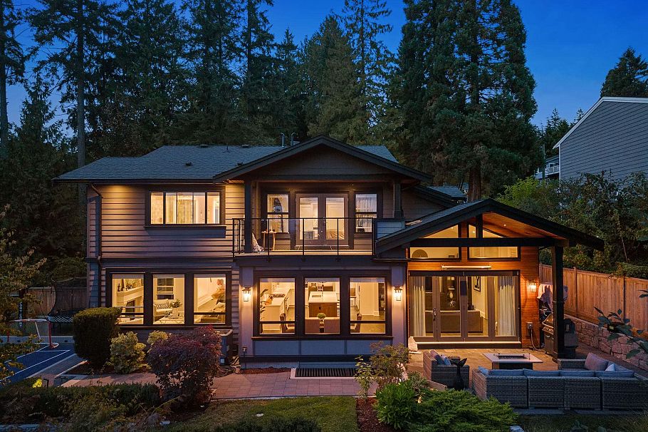433 E Queens Road North Vancouver, BC - 36