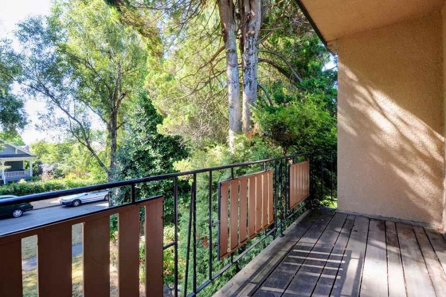 2941 W 42nd Avenue Vancouver, BC - 2