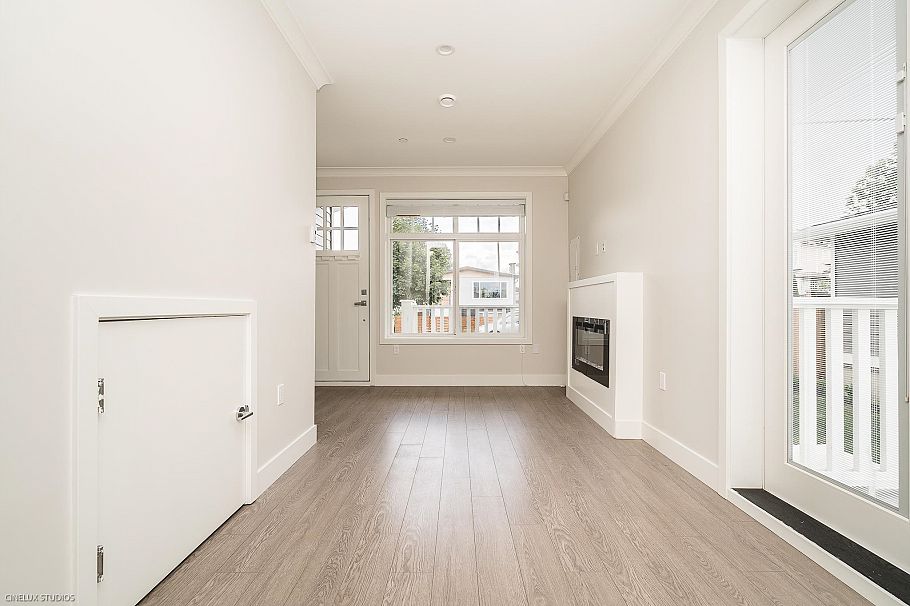 2368 E 34th Avenue Vancouver, BC - 3