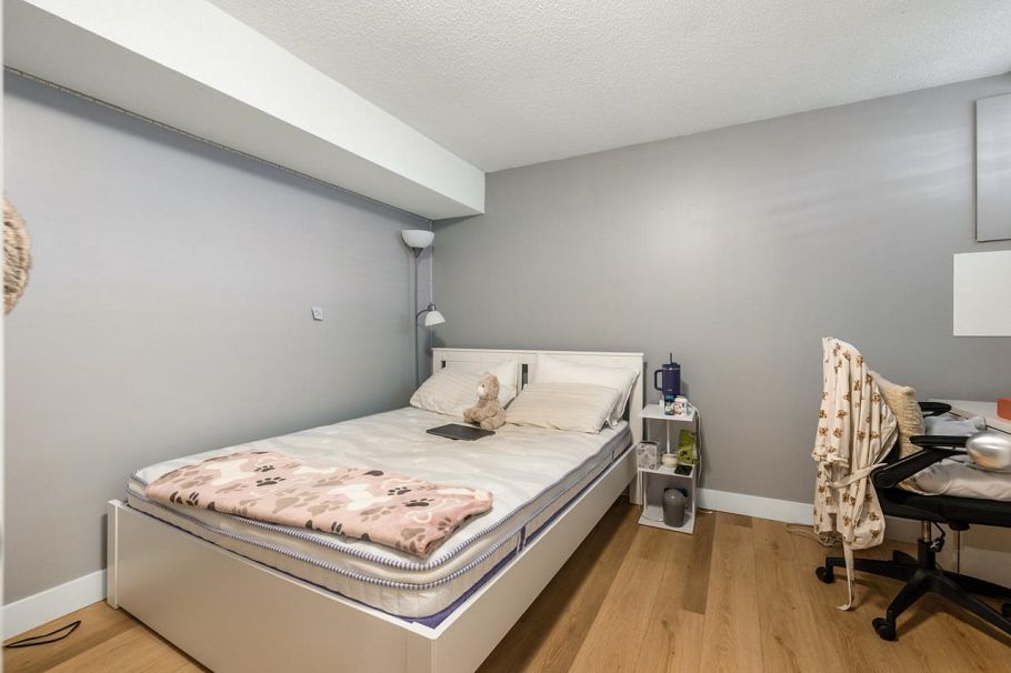 1545 W 49th Avenue Vancouver, BC - 25