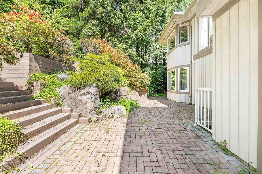 4153 Quarry Court North Vancouver, BC - 36